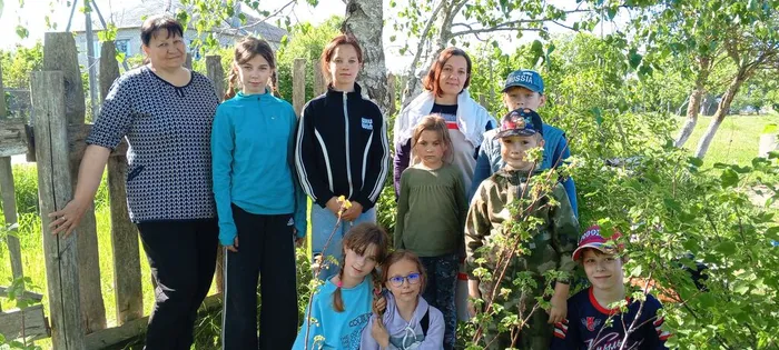 На фото фрагменты познавательно - игровой программы Во поле берёзка стояла (2)