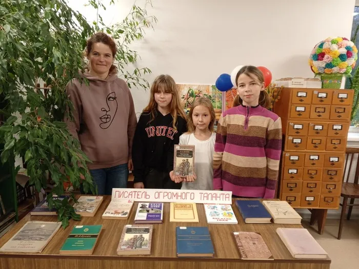 на фото участники литературного часа  (1)