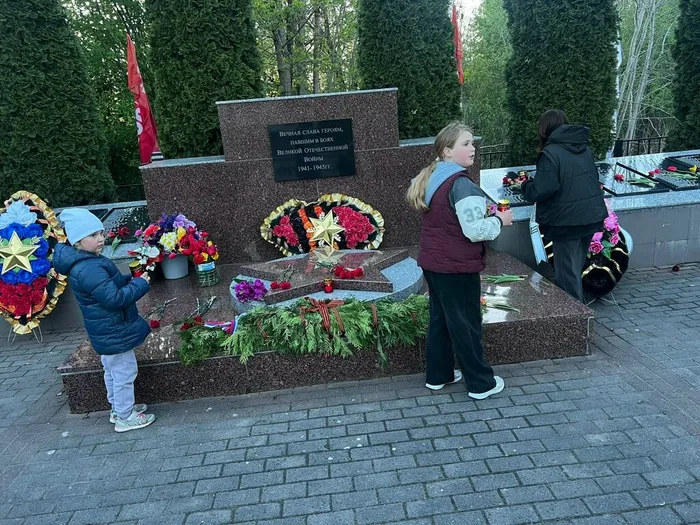 на фотографии участник акции