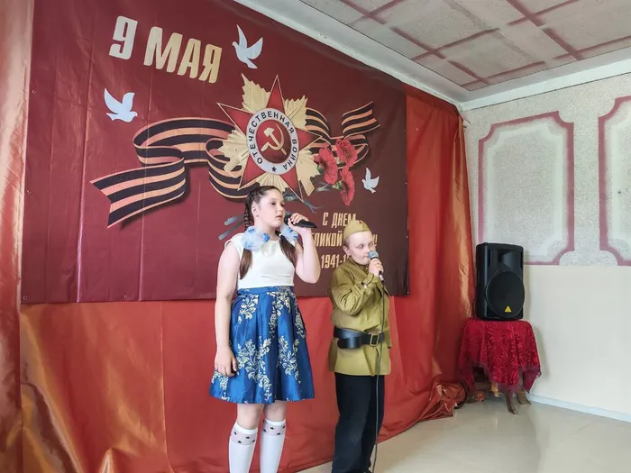 Астахова Анна и Бочаров Александр исполняют песню Что такое День Победы