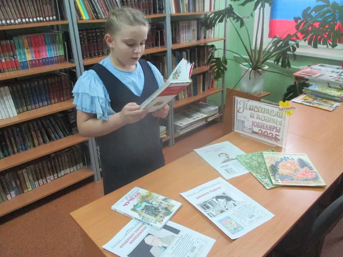 Анита читает  сказку Д.Родари