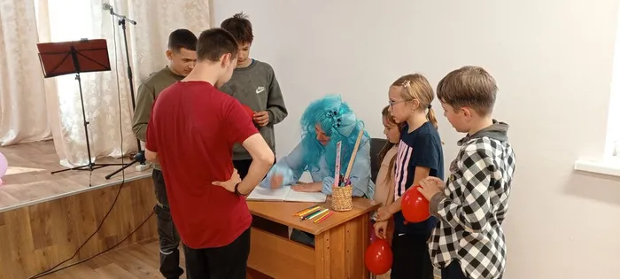 На фото фрагмент интерактивной игры Чему учат в школе (1)