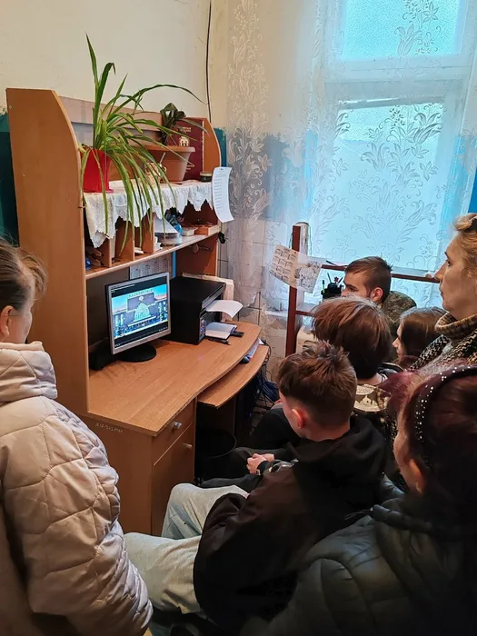 на фотографии участники мероприятия