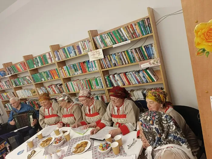 на фотографии участники мероприятия (2)