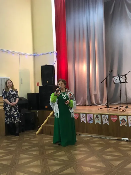 на фотографии фрагмент праздничного концерта (1)