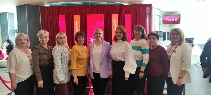 на фотографии сотрудники учреждения