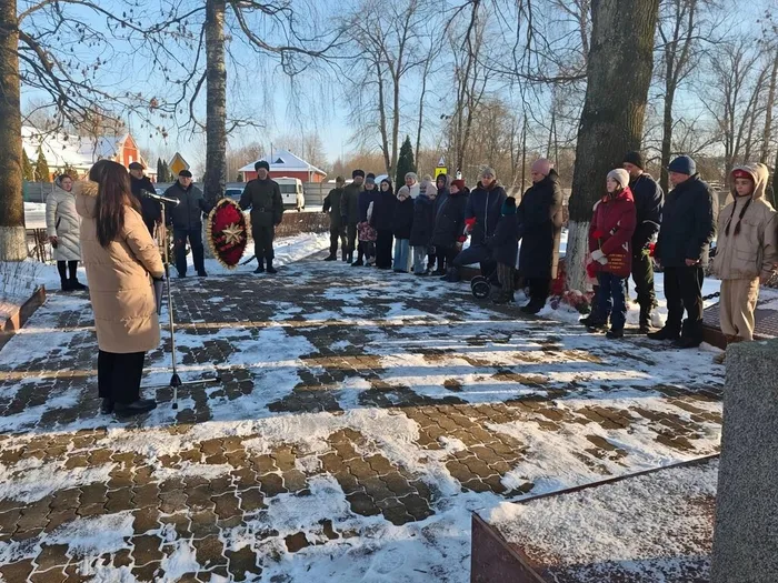 на фотографии фрагмент памятного мероприятия (2)