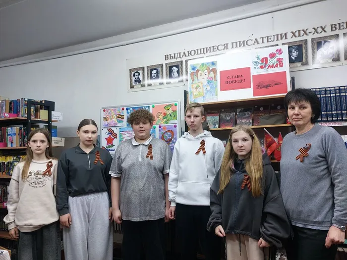 На фотографии участники акции Война. Книга. Память.