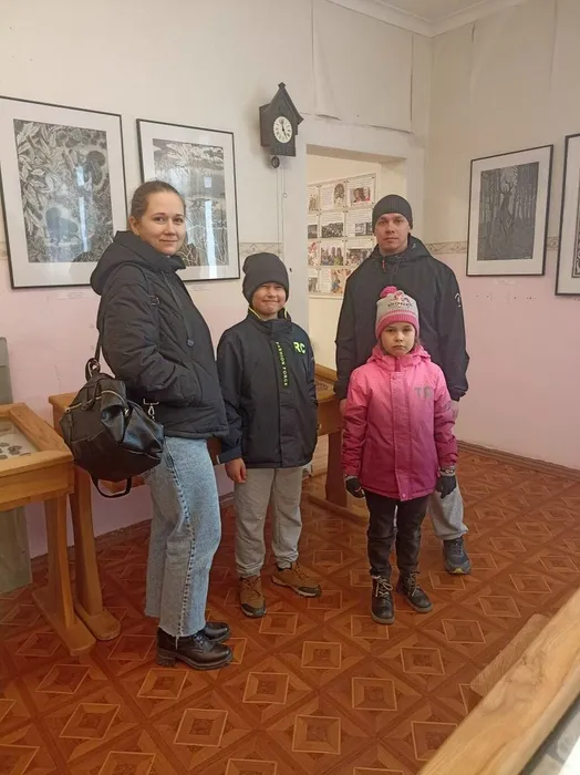 На фотографии гости музея