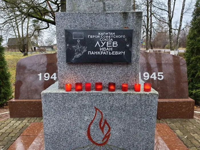 на фотографии акция свеча памяти (2)