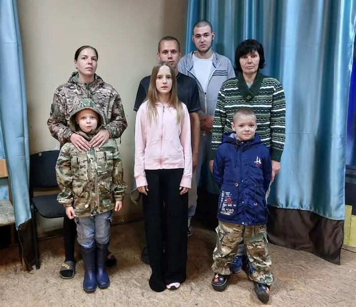 На фотографии участники часа памяти Памяти Беслана
