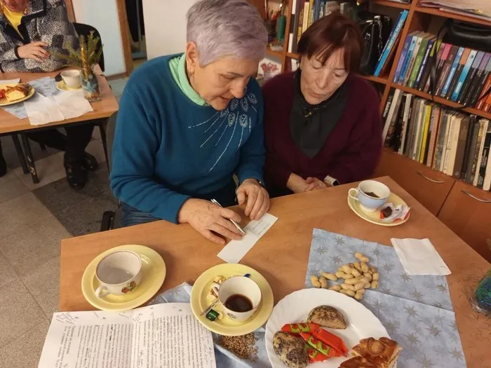 участники посиделок 4