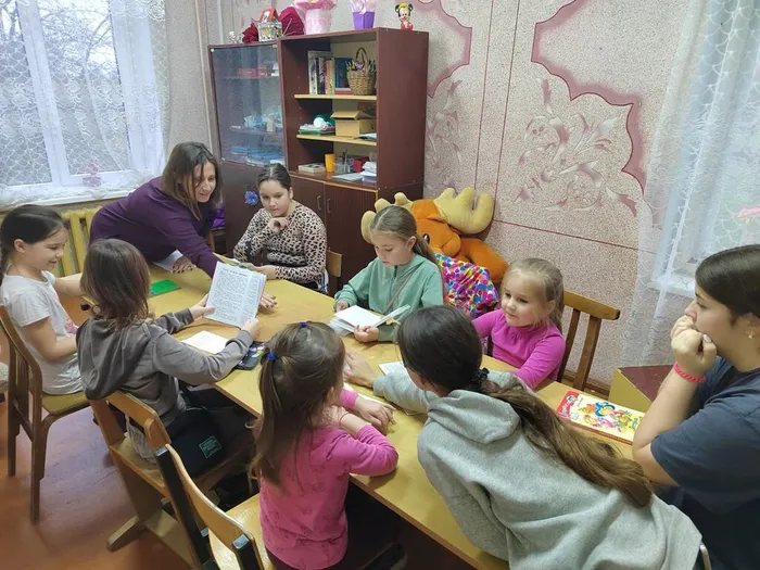 на фотографии участники мероприятия (2)