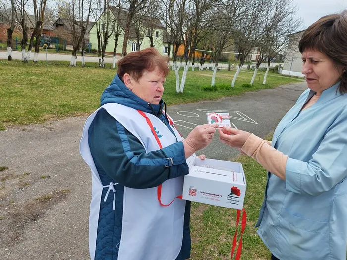 на фотографии участники акции (1)