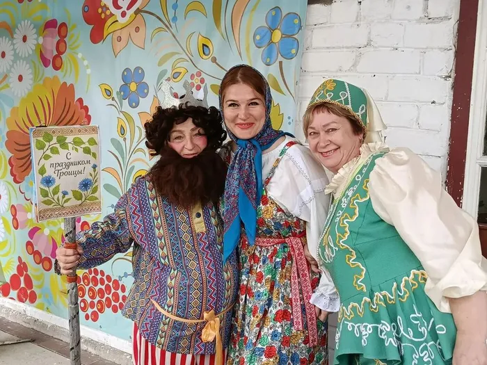 ведущие праздника