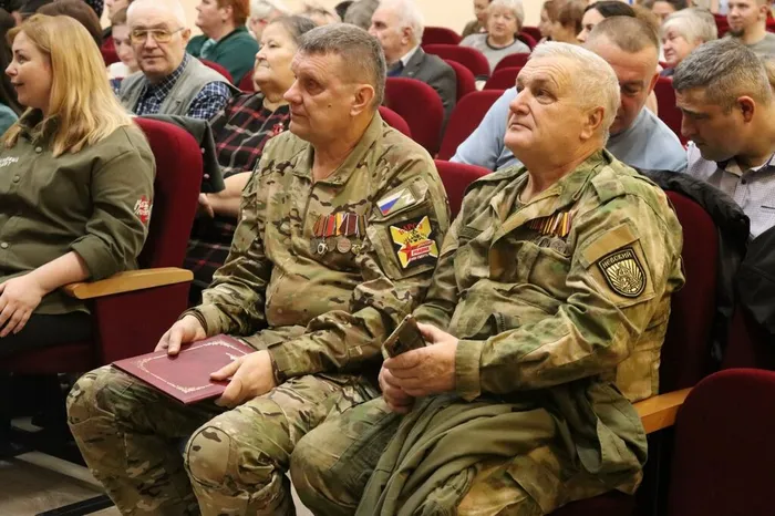 на фотографии участники встречи