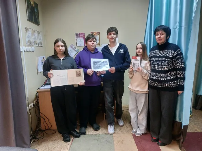 На фотографии участники Часа мужества Сталинград- гордая память истории