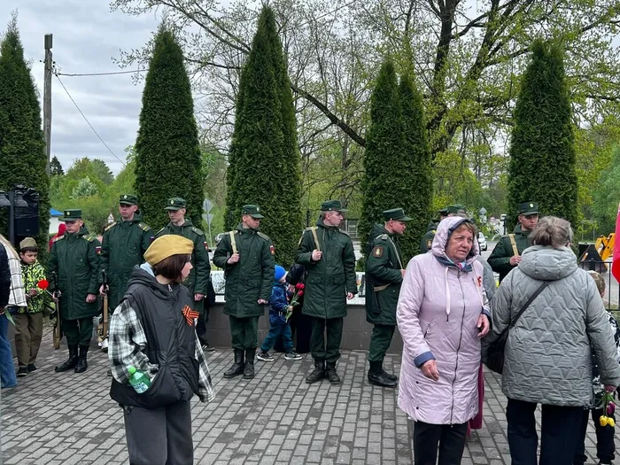 на фотографии фрагмент памятного мероприятия (2)