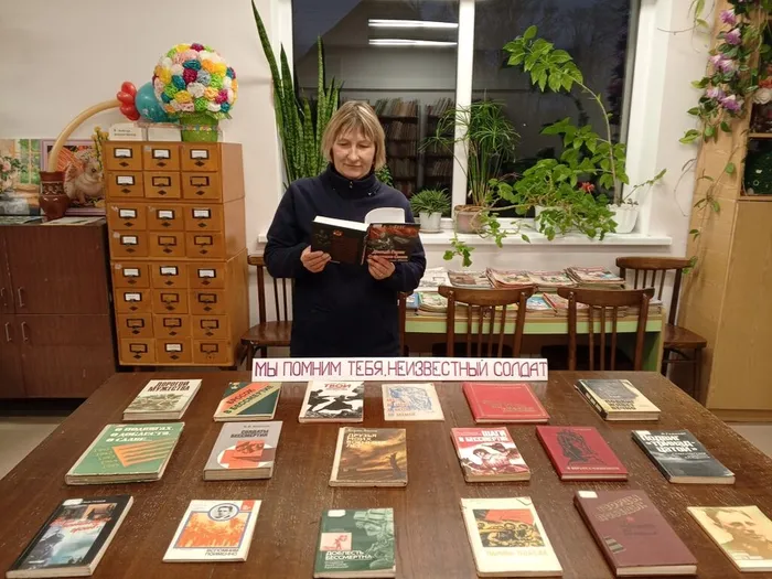 на фото посетители выставки (1)