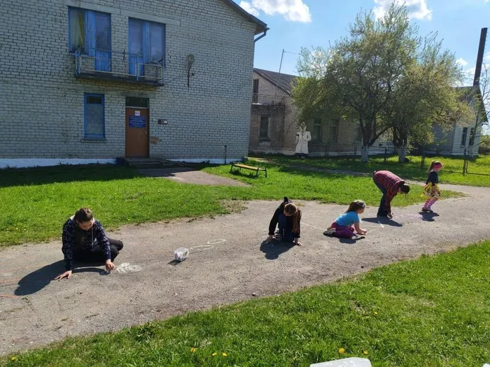 ребята за работой