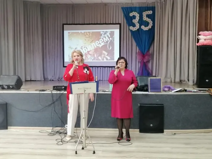 на фотографии группа Премьера