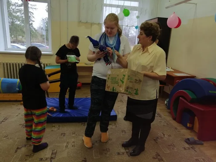 на фото вручение подарков