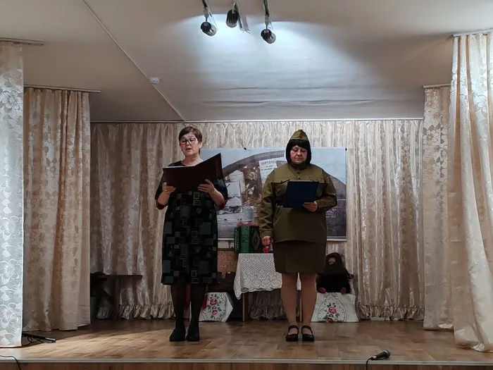 на фотографии участники мероприятия (2)