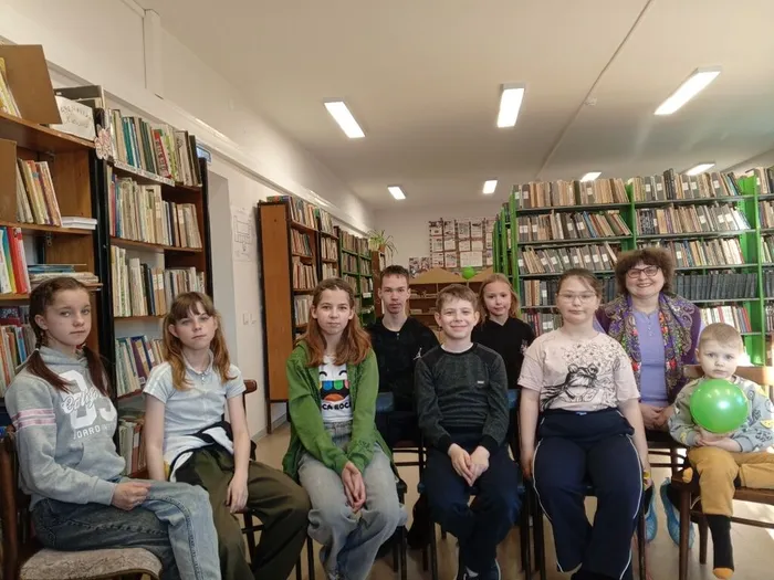 на фотографии посетители библиотеки (1)