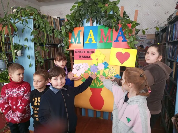 Участники акции поздравления БУКЕТ ДЛЯ МАМЫ