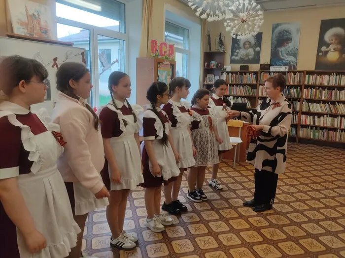 Раздача георгиевских ленточек
