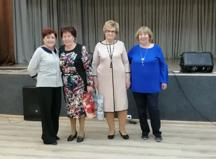 на фото именинники