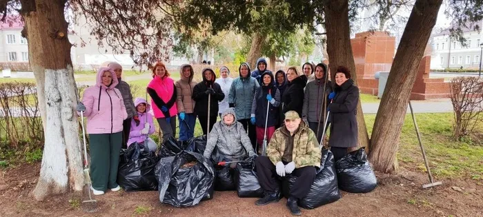 на фотографии работники культуры после работы