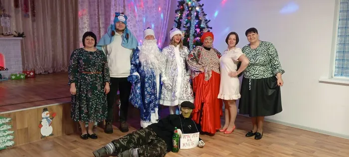 на фотографии участники мероприятия (2)