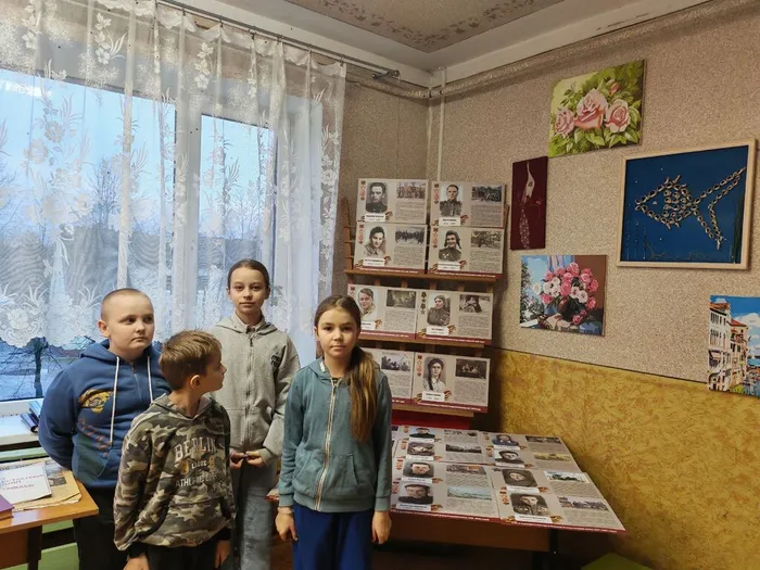 на фото посетители выставки (3)