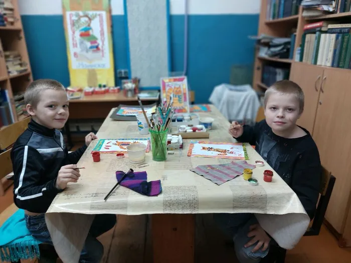 На фотографии риуем котёнка Мурра
