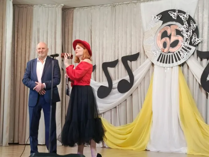На фото Виктор Макаров и Алёна Коковкина