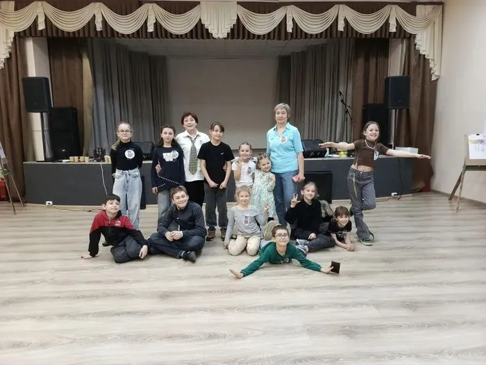 на фотографии участники мероприятия