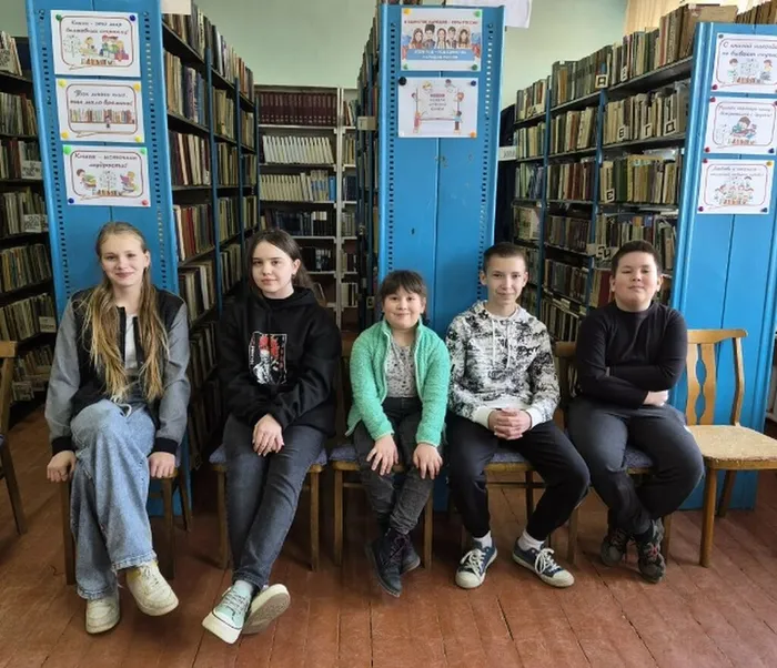 Участники литературной программы  С книгой мир добрей