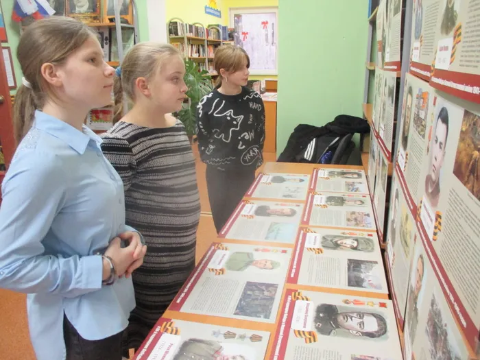 Дети читают о героях