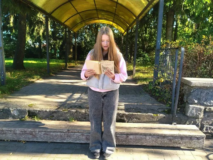 Стихотворение С,Есенина читает Полина