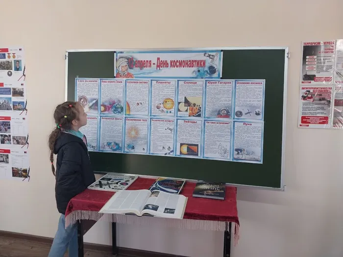 на фотографии посетитель библиотеки (3)