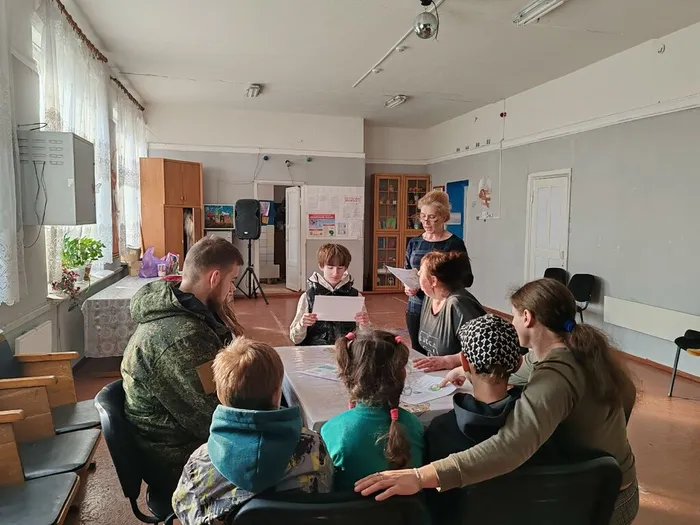 на фотографии посетители ДК