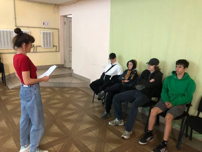 на фото участники беседы посвящённой Дню мира