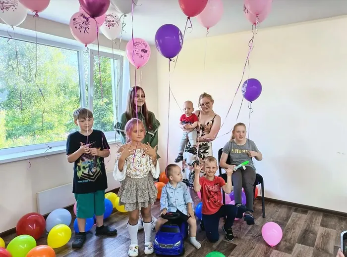 на фотографии гости праздника (2)