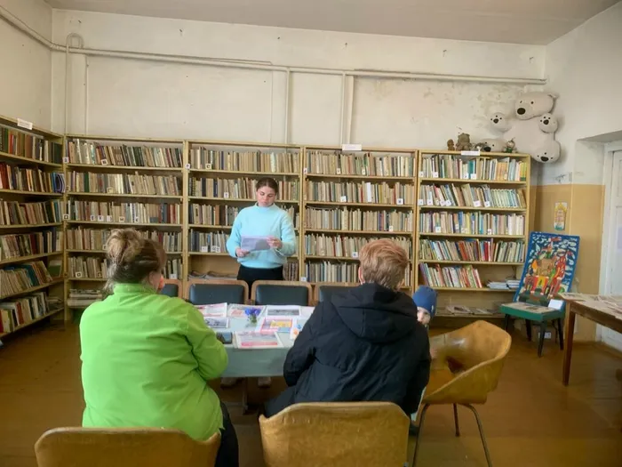 на фотографии участники беседы