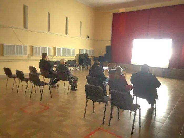 на фотографии показ фильма (1)