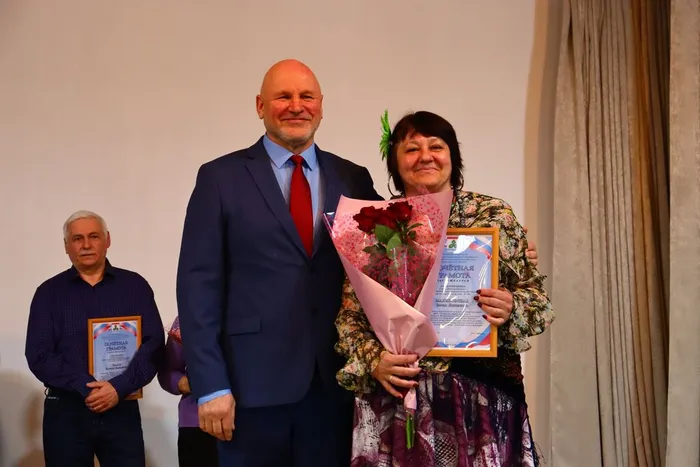 на фотографии фрагмент праздничной программы (4)