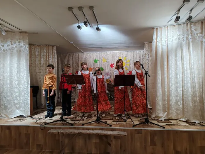 на фото выступление артистов