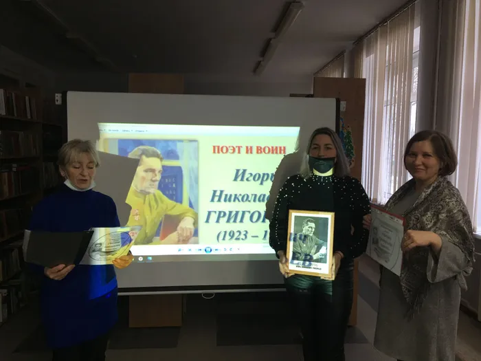 На фото участники Акции читают стихотворения Григорьева И.Н..JPG