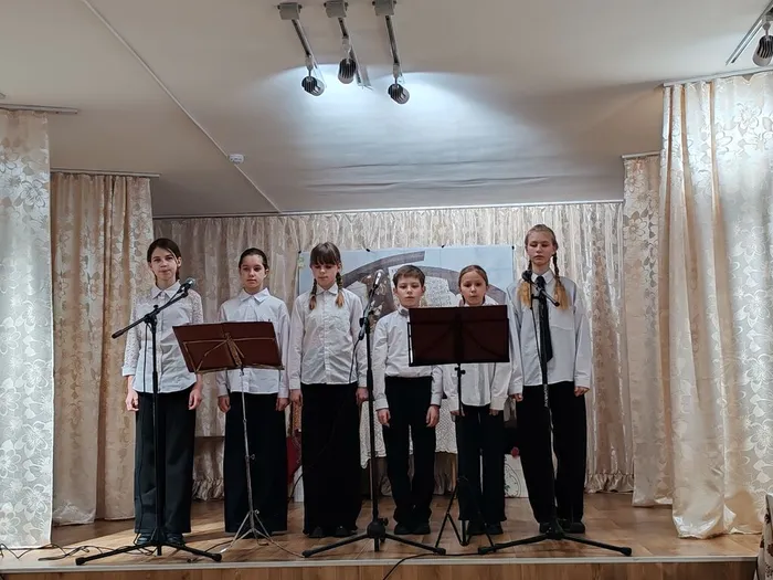 на фото детский коллектив Росинка